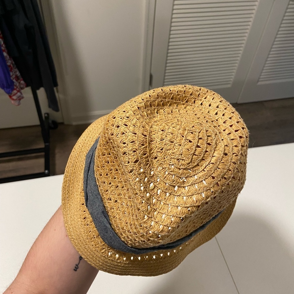 NWOT |‎ small rounded straw hat with fabric - Picture 3 of 5